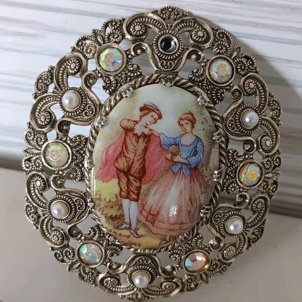 Vtg Gold Tone Porcelain Victorian Courting Couple Love Cameo Brooch MissingPearl